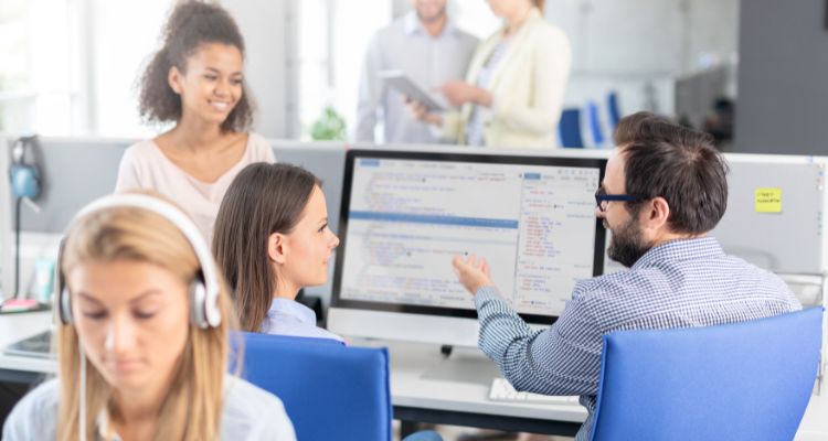 Top 10 Benefits of Using Zoho Meeting for Business